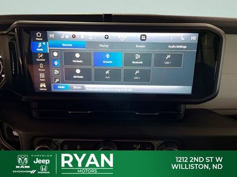 Used 2024 Jeep Gladiator Sport image 23