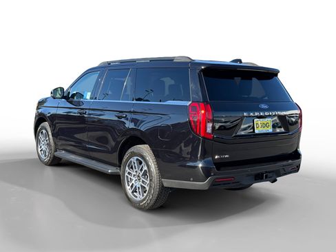 Used 2025 Ford Expedition Active image 3