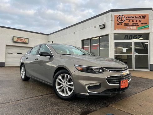Used 2018 Chevrolet Malibu LT image 2