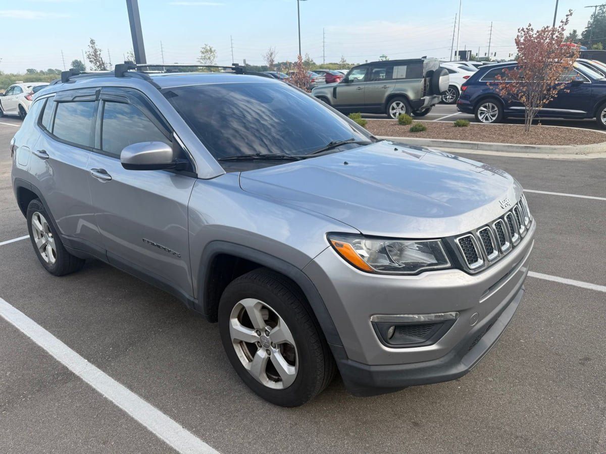 Used 2018 Jeep Compass Latitude w/ Popular Equipment Group AWD/4WD image 3