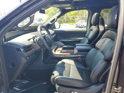 New 2026 Lincoln Navigator L Black Label AWD/4WD image 12