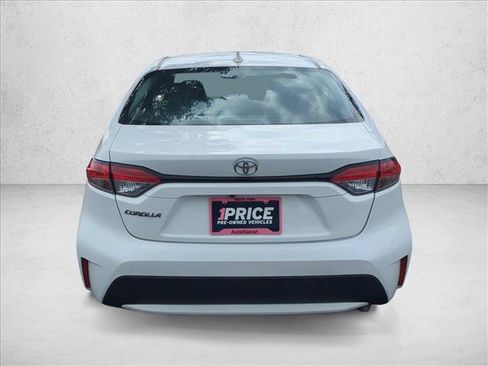 Used 2022 Toyota Corolla LE FWD image 7