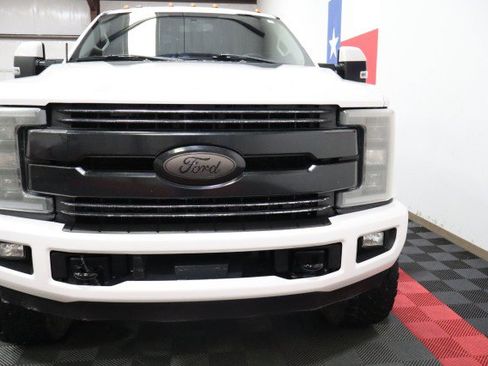 Used 2017 Ford F350 Lariat w/ Lariat Value Package AWD/4WD image 18