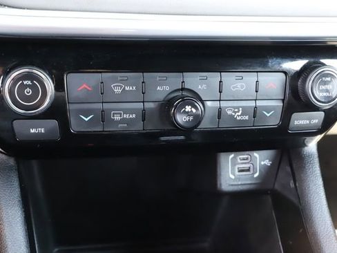 Used 2025 Jeep Compass Limited AWD/4WD image 29