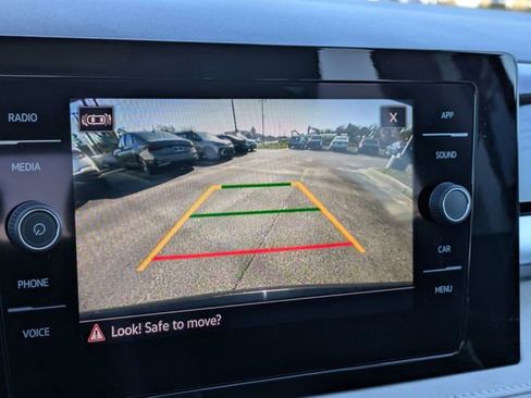 New 2026 Volkswagen Taos SE image 22