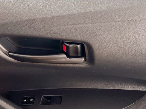 Used 2022 Toyota Corolla LE FWD image 30