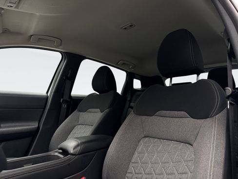 Used 2025 Nissan Kicks SV image 11