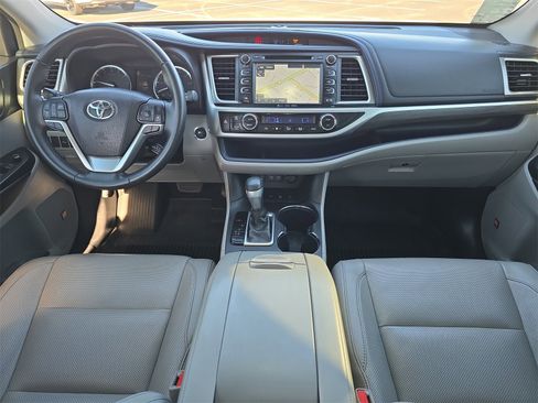 Used 2018 Toyota Highlander Limited image 9