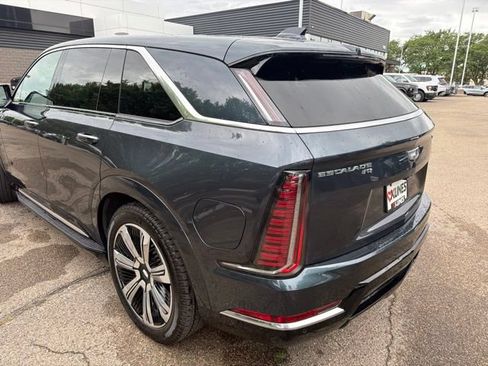Used 2025 Cadillac Escalade IQ Luxury 2 w/ LPO, Premium Carpet Package AWD/4WD image 3
