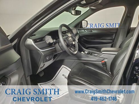 Used 2024 Jeep Grand Cherokee Altitude image 11