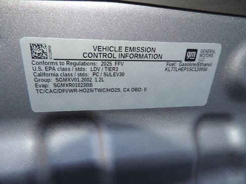 Used 2025 Chevrolet Trax LT w/ LT Convenience Package image 23