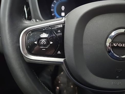 Used 2023 Volvo XC60 B5 Plus image 21