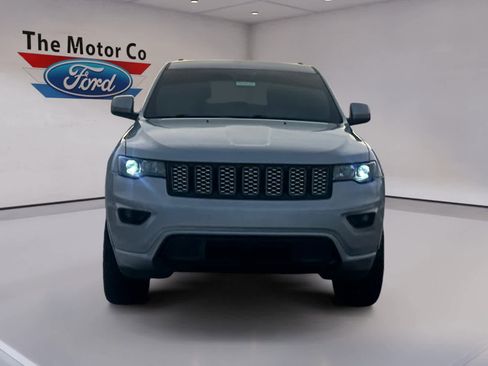 Used 2021 Jeep Grand Cherokee Laredo X image 2