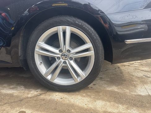 Used 2015 Volkswagen Passat 1.8T SEL Premium FWD image 17