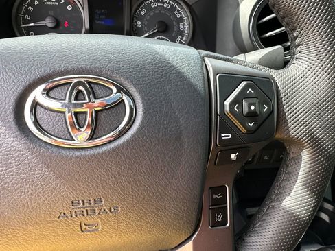 Used 2020 Toyota Tacoma TRD Off-Road w/ TRD Premium Off Road Package AWD/4WD image 26