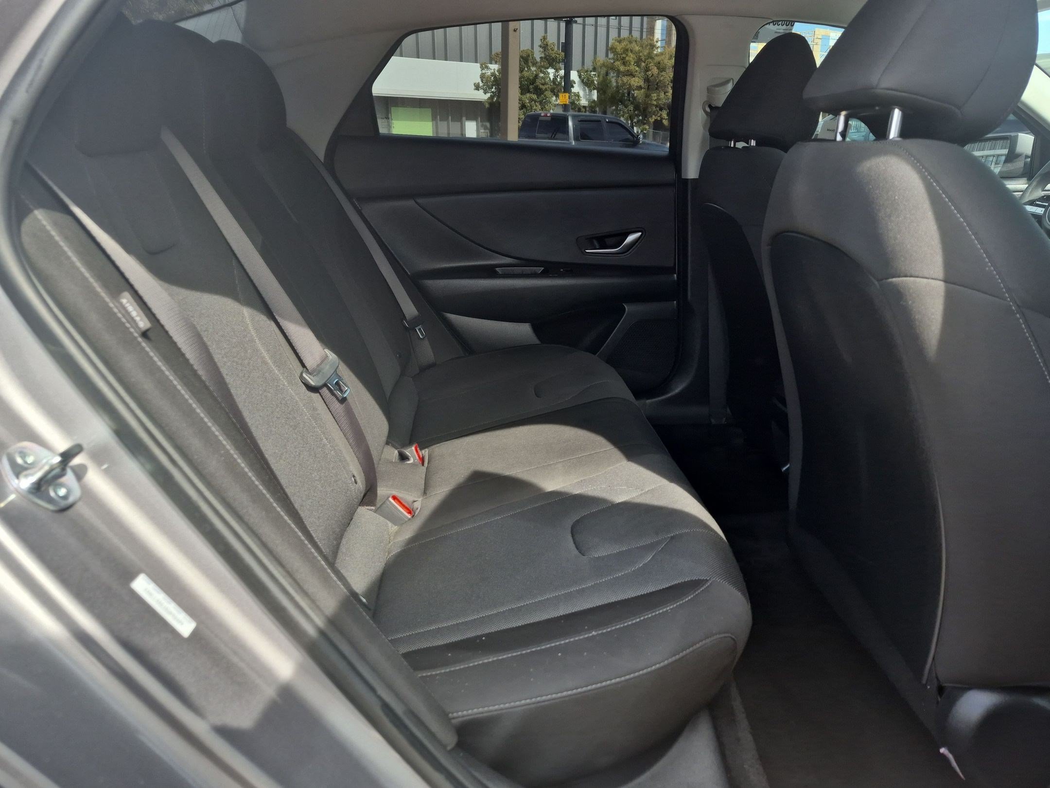 Certified 2025 Hyundai Elantra SE w/ Cargo Package FWD image 2