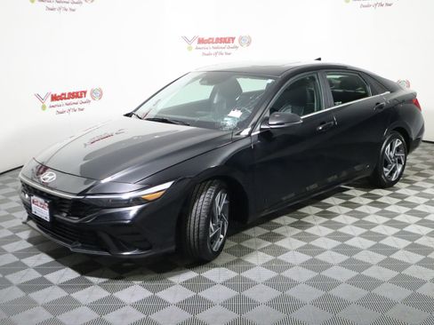 Used 2024 Hyundai Elantra Limited image 12