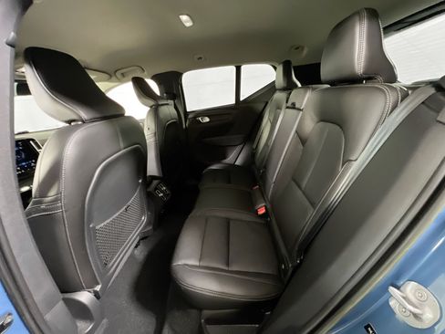 Used 2023 Volvo XC40 B5 Core w/ Convenience Package AWD/4WD image 23