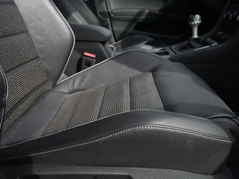 Used 2019 Volkswagen Golf R 4-Door image 58