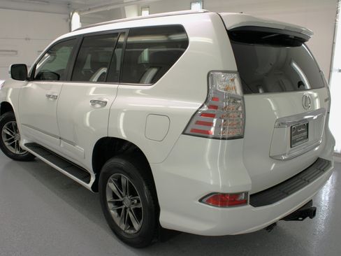 Used 2017 Lexus GX 460 Premium image 31
