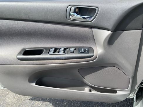 Used 2005 Toyota Camry FWD image 18