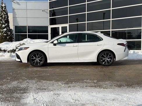 Used 2021 Toyota Camry SE image 6