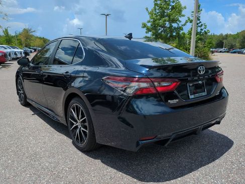 Used 2021 Toyota Camry SE w/ Cold Weather Package AWD/4WD image 4