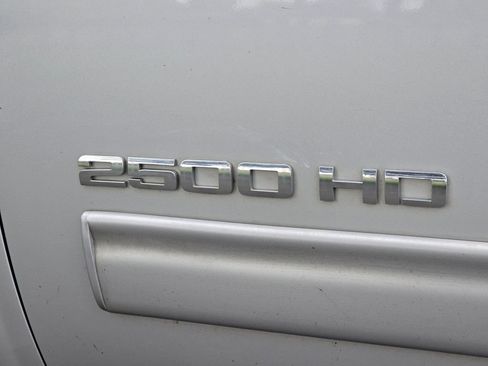 Used 2013 Chevrolet Silverado 2500 LTZ AWD/4WD image 11