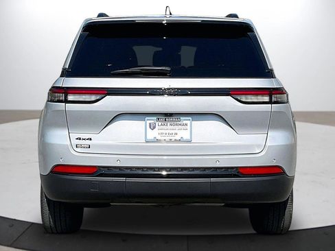 Certified 2023 Jeep Grand Cherokee Altitude AWD/4WD image 8
