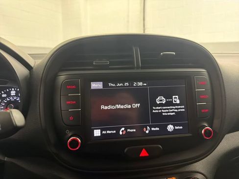 Certified 2022 Kia Soul LX w/ Technology Package FWD image 22