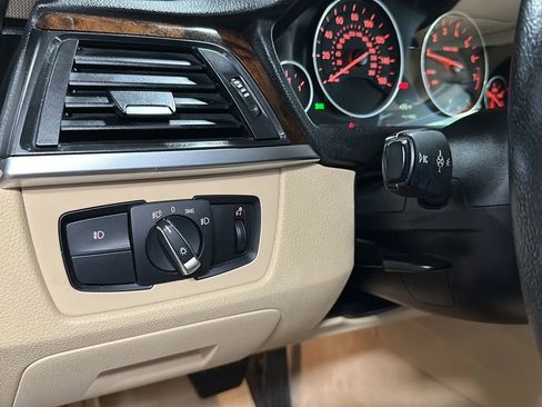 Used 2015 BMW 320i xDrive Sedan image 25