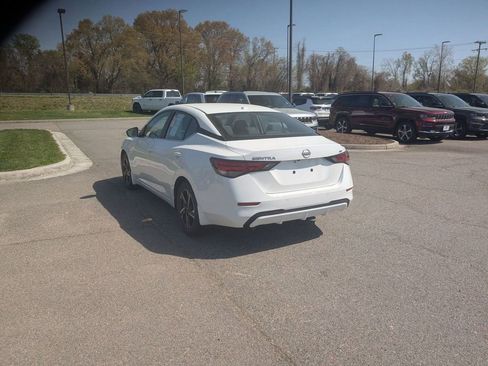 Used 2024 Nissan Sentra SV image 3