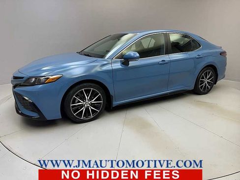 Used 2023 Toyota Camry SE image 1