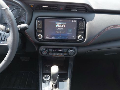 Used 2023 Nissan Kicks SR w/ SR Premium Package FWD image 28