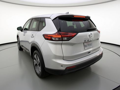 Used 2025 Nissan Rogue SV image 6