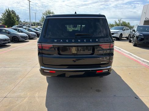 Used 2024 Jeep Wagoneer L Series II AWD/4WD image 4