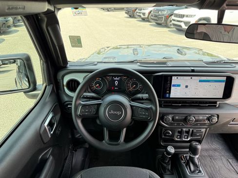 Used 2026 Jeep Wrangler Sport AWD/4WD image 15