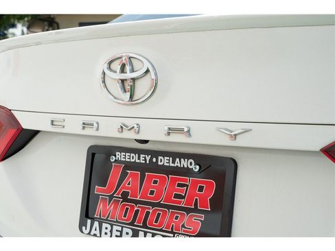 Used 2022 Toyota Camry SE FWD image 2