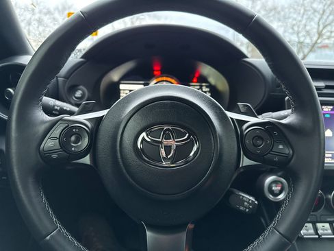 Used 2023 Toyota GR86 Base w/ ALL Weather Mat Package (TMS) image 23