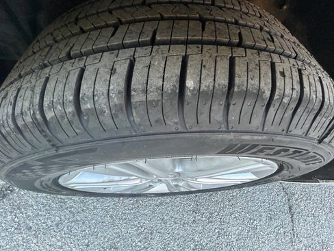 Used 2013 Lexus ES 350 FWD image 2