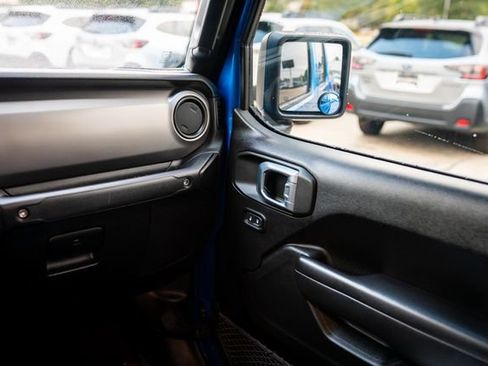 Used 2021 Jeep Gladiator Willys image 29