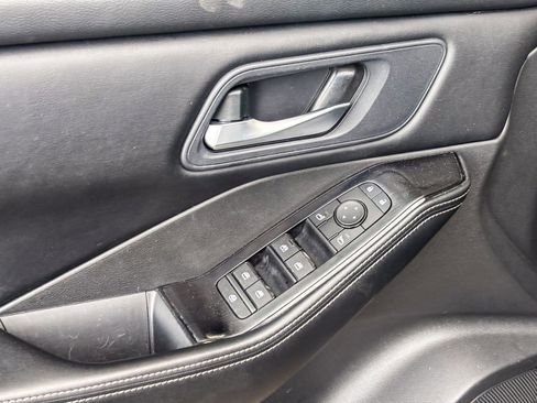 Used 2024 Nissan Rogue SV image 22