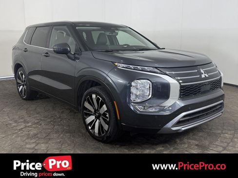 Used 2025 Mitsubishi Outlander SE AWD/4WD image 1