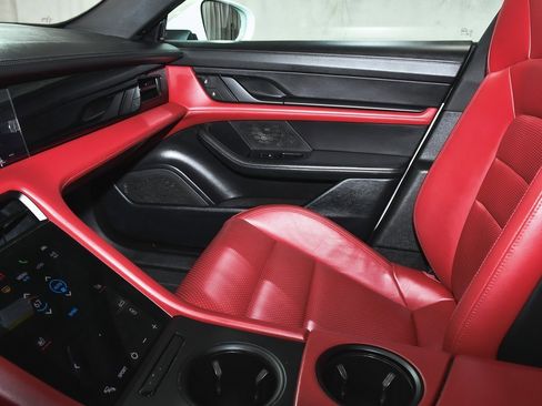 Used 2022 Porsche Taycan image 39