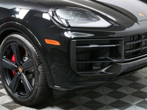 New 2026 Porsche Cayenne GTS AWD/4WD image 38