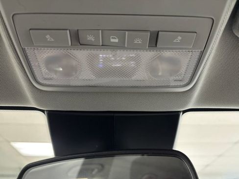 Used 2022 Chevrolet Trax LT w/ LT Convenience Package image 42