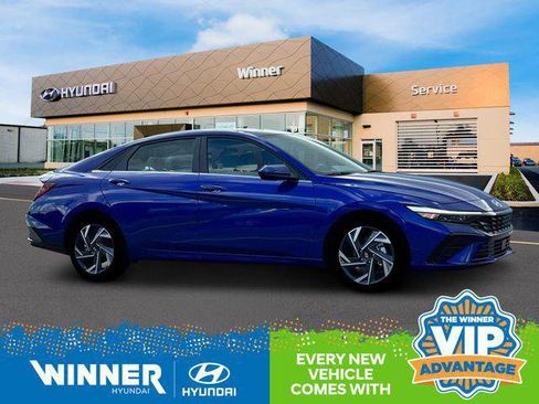 New 2025 Hyundai Elantra SEL image 11