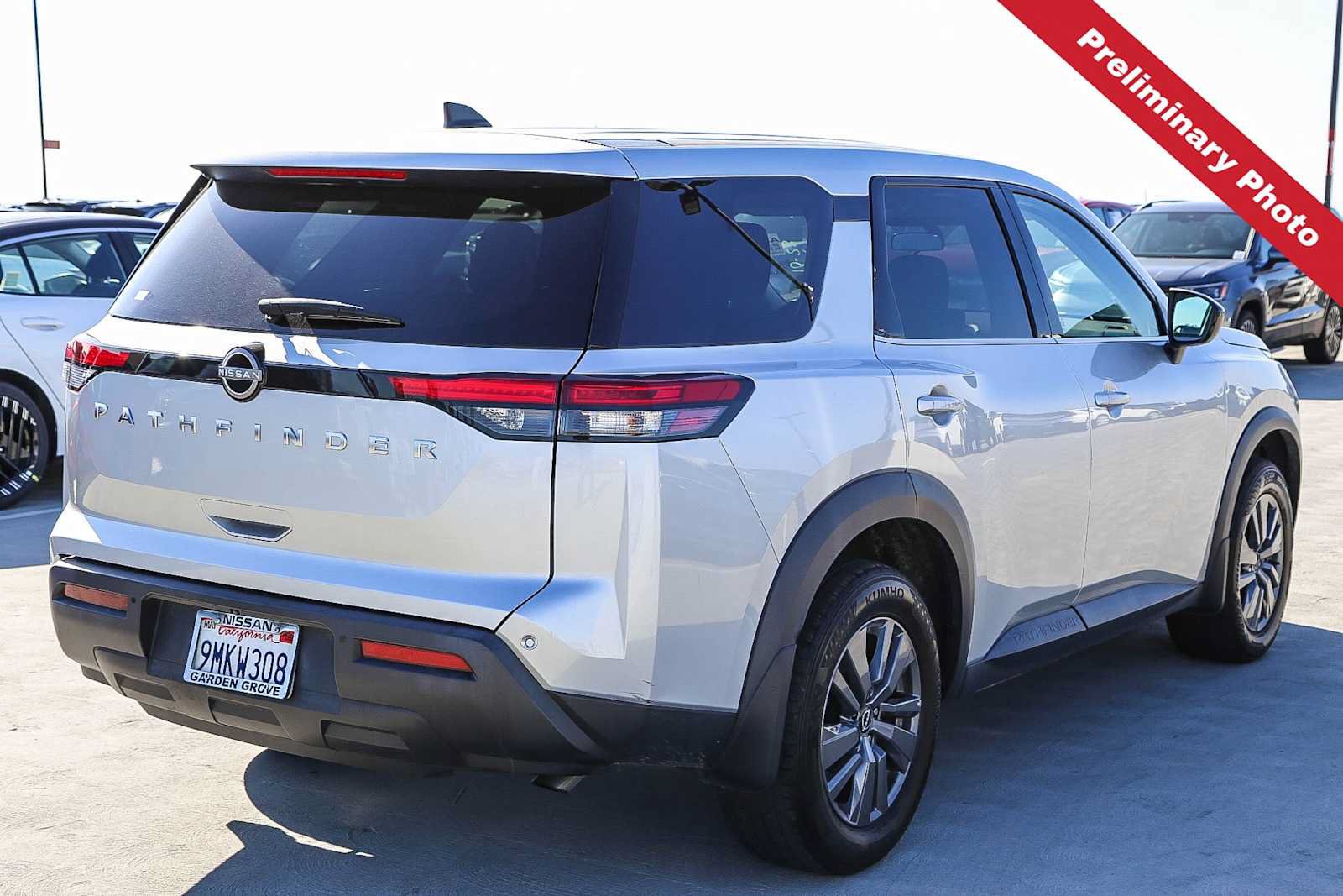 Used 2024 Nissan Pathfinder S FWD image 8