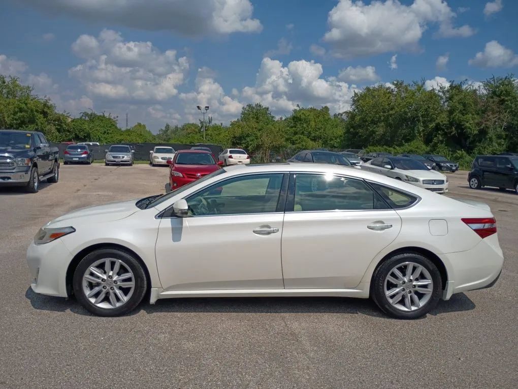 Used 2014 Toyota Avalon XLE Premium FWD image 2