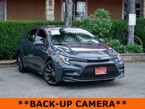 Used 2025 Toyota Corolla SE FWD image 2